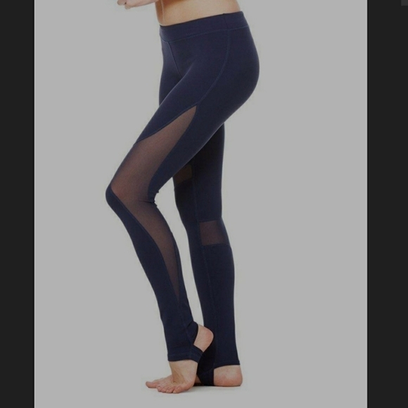 ALO Mukha Yoga Coast Legging - Picture 1 of 14